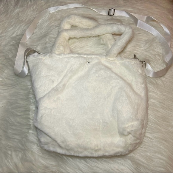 New Hello Kitty Fuzzy Purse - Picture 3 of 3